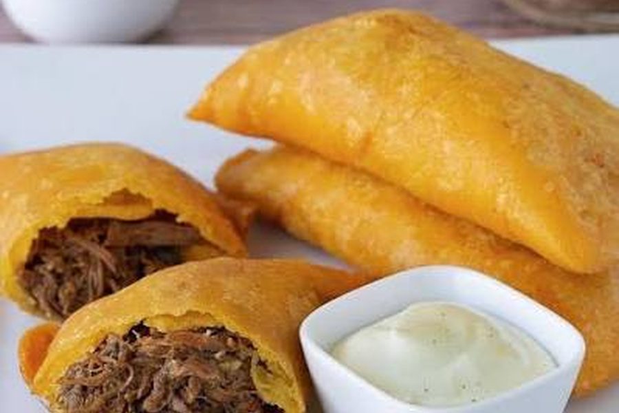 EMPANADA DE CARNE MECHADA