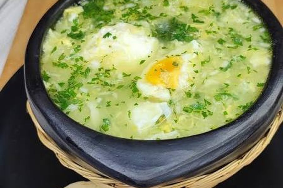CALDO DE HUEVO