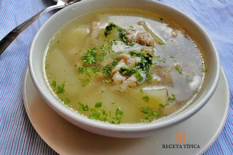 CALDO DE POLLO