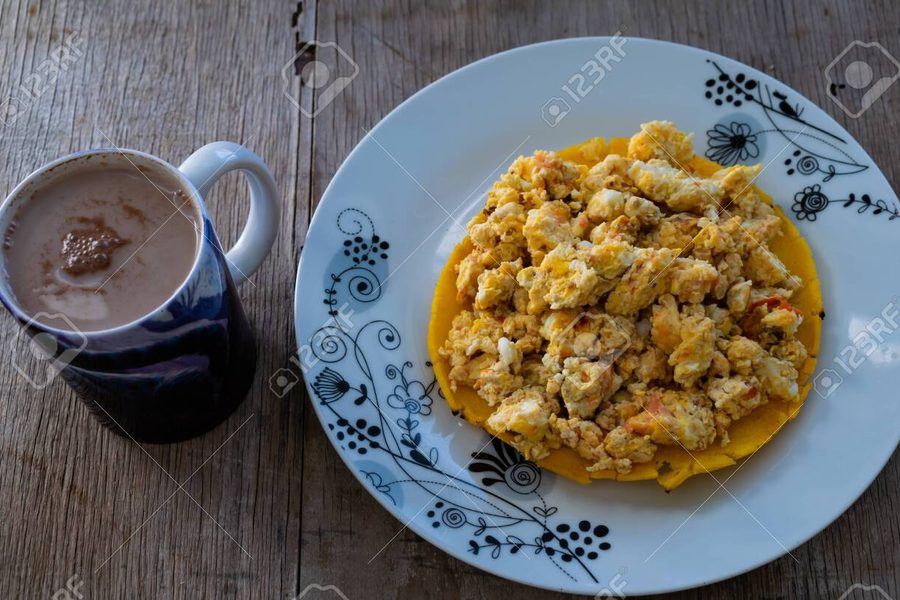 HUEVOS/AREPA/CAFE LECHE /NEGRO