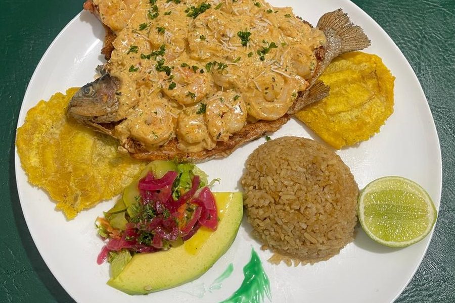 TRUCHA EN SALSA DE CAMARÓN
