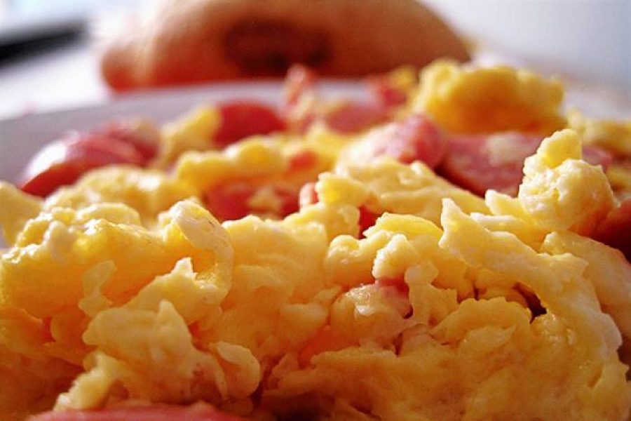DESAYUNO HUEVOS REVUELTOS