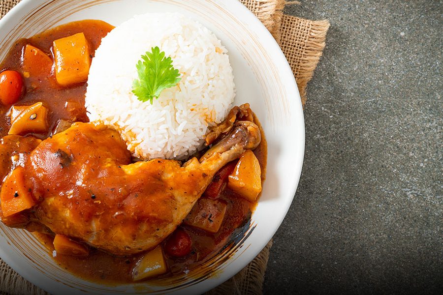 EJECUTIVO CON GALLINA GUISADA