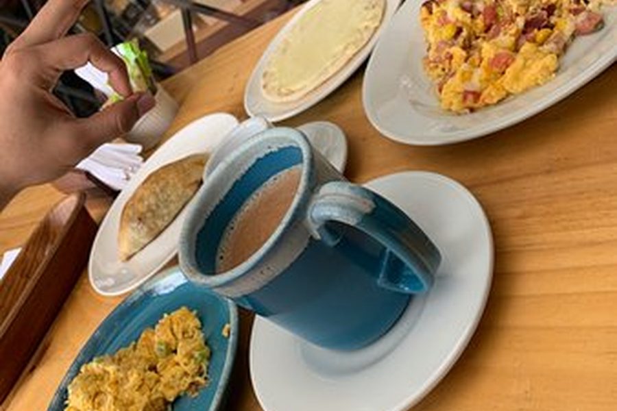 HUEVOS RANCHERO/AREPA /CAFE
