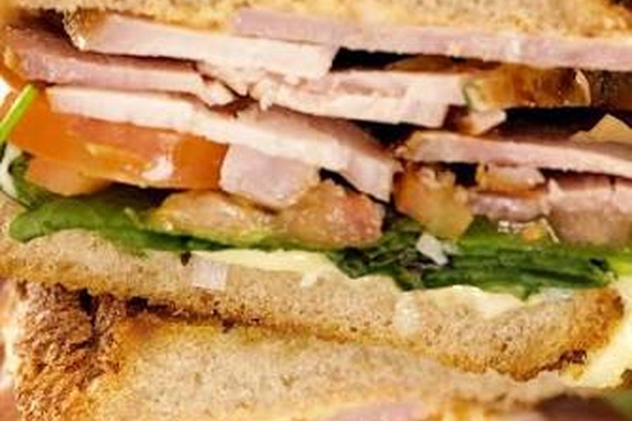 SANDWICH JAMÓN, QUESO Y CARNE