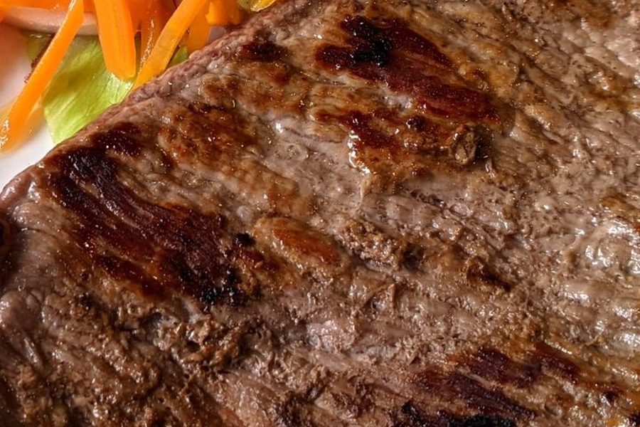 ALMUERZO CARNE A LA PLANCHA
