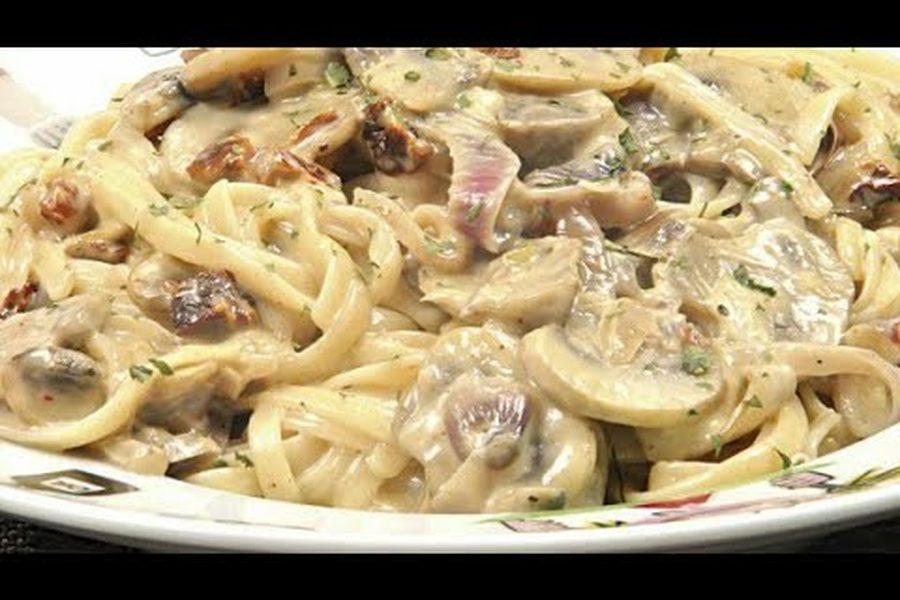 ALMUERZO PASTAS DE POLLO CON CHAMPIÑÓN